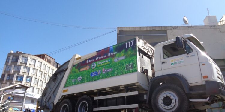 La Paz implementa nuevo sistema de recolección de desechos para una gestión sostenible.