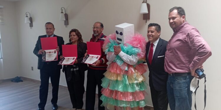 La campaña «Desembólsate Bolivia» busca concienciar sobre el uso de plásticos