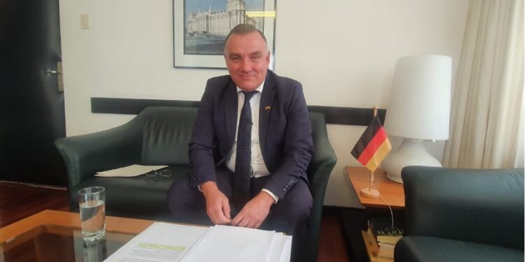 Alemania respalda a Bolivia en proyectos de conservación ambiental y energía renovable.