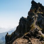 Organizaciones de consumidores denuncian tarifas abusivas por equipaje de mano en aerolíneas de bajo coste.