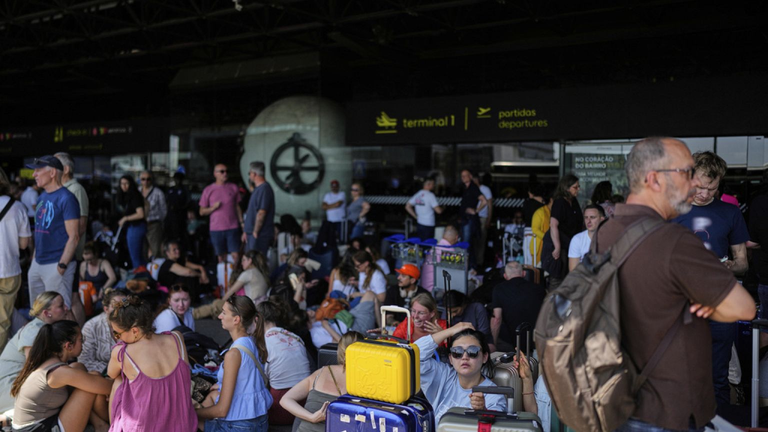 Impacto del apagón en España y Portugal: derechos y compensaciones para viajeros afectados