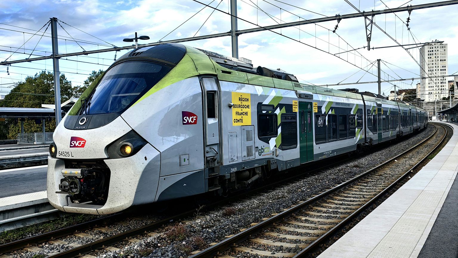 El tren puede ser más rápido y económico que volar en trayectos cortos en Francia, según estudio de Trainline.