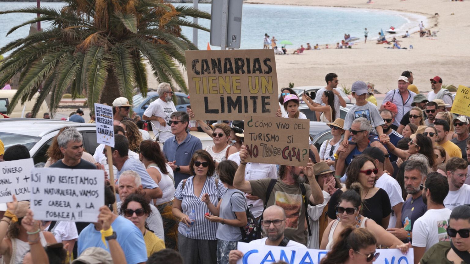 Islas Canarias se movilizan contra el turismo de masas