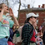 El futuro de estudiantes extranjeros en Harvard en peligro por medidas del gobierno de Trump