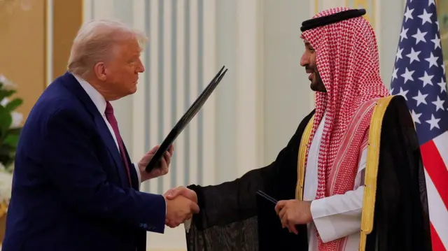 Estados Unidos y Arabia Saudita firman histórico acuerdo de cooperación económica y militar por US$600.000 millones.