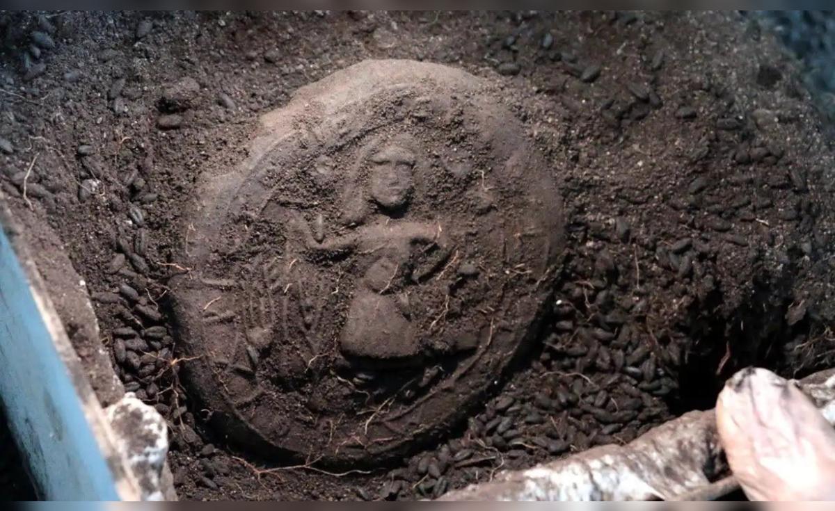 Descubren panes del siglo VII con figuras religiosas en yacimiento de Turquía