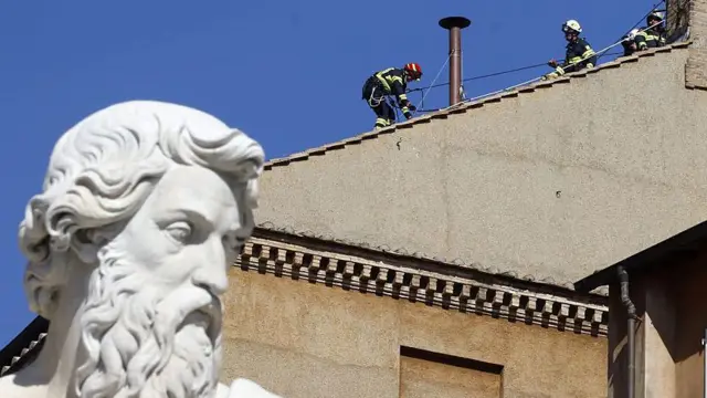 El simbolismo del humo en la elección del Papa: tradición y tecnología en el Vaticano